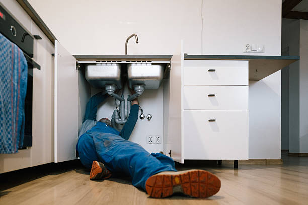 Professional Plumbing technician working in Apple Valley, OH